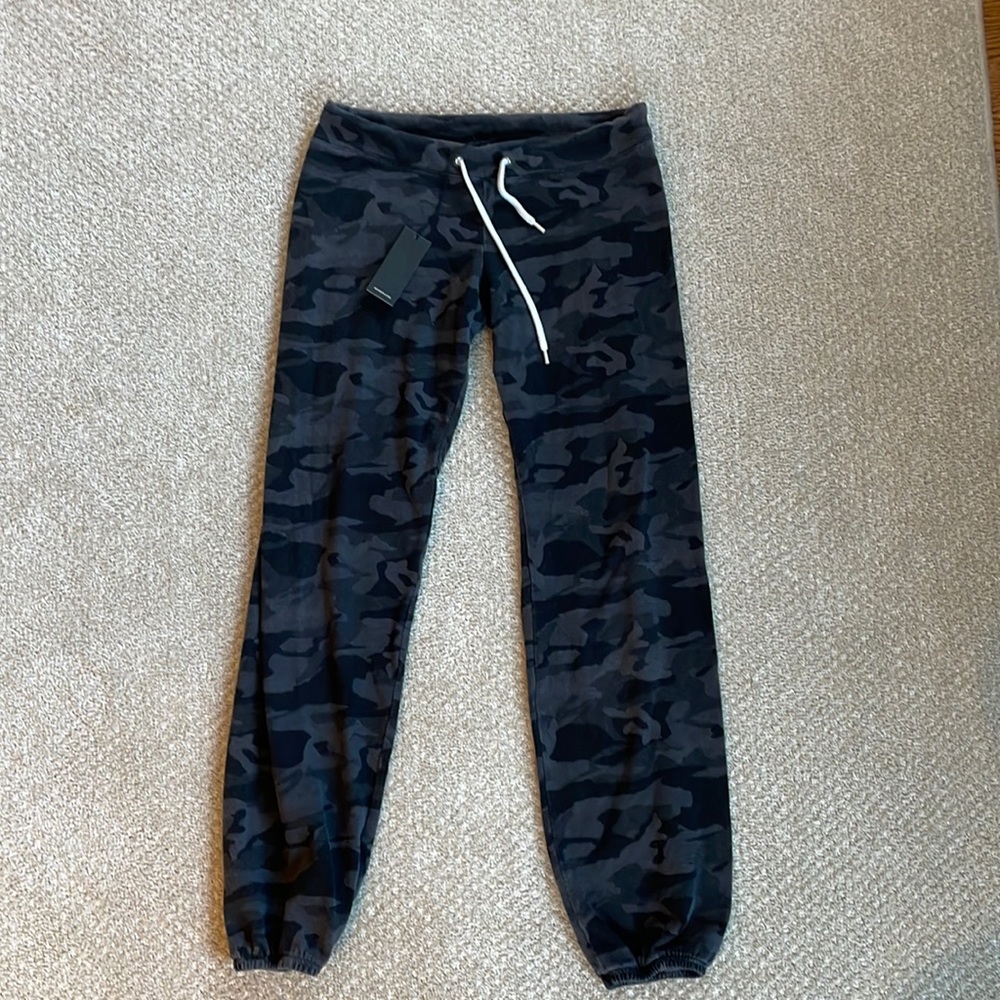 Monrow size XS charcoal camo drawstring sweats